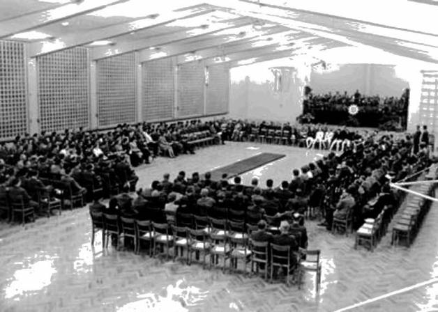 Das Parkett glänzte ordentlich, als die Sporthalle auf der Hubertushöhe 1958 eingeweiht wurde. Das Parkett glänzte ordentlich, als die Sporthalle auf der Hubertushöhe 1958 eingeweiht wurde.