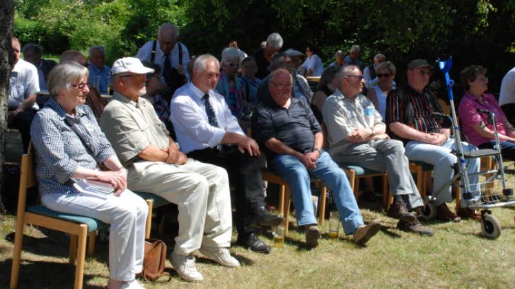 Unter der Gästen war auch Ex-MP Harald Ringstorff (l.).