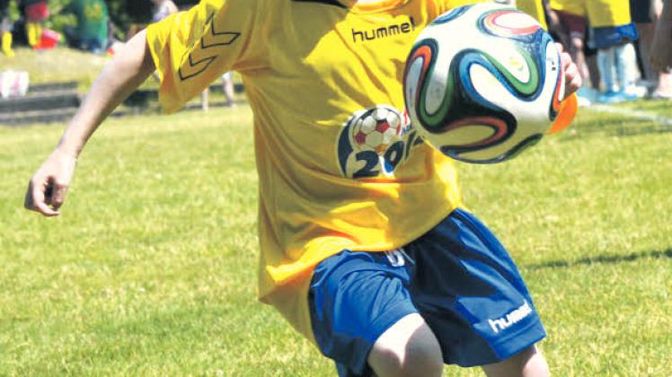 Mit vollem Einsatz bei der Mini-WM: Lasse Schwiemann (9).