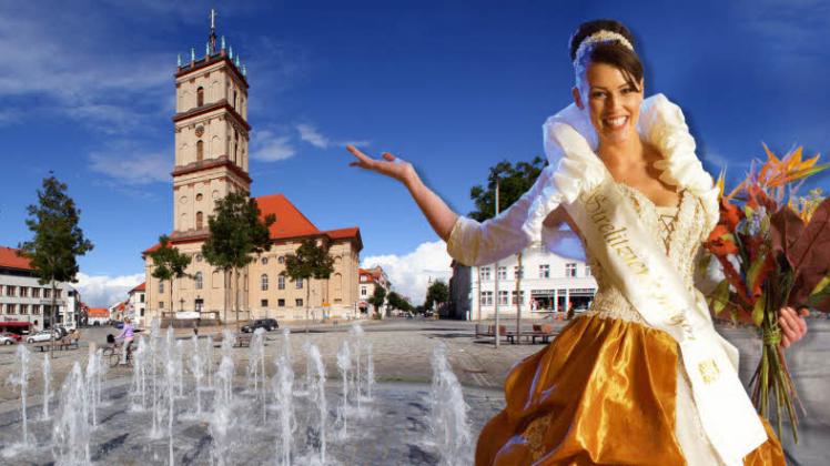 Der MV-Tag hat ein Gesicht: Mit ihrem Lächeln wirbt Neustrelitz’ Strelitzien-Königin Romy Wibelitz für die Gastgeberstadt. 