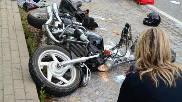 Nach der Kollision rutschte das Motorrad noch zirka 25 Meter.
