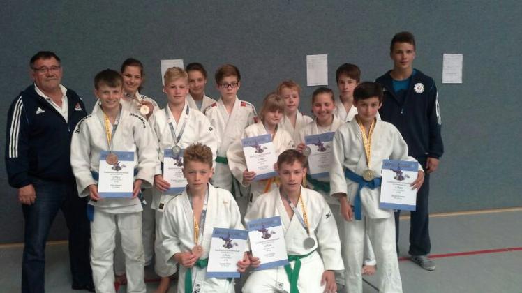 Die Sportler des PSV Schwerin erbeuteten in Greifswald neun Medaillen bei den Landesmeisterschaften der U15. 