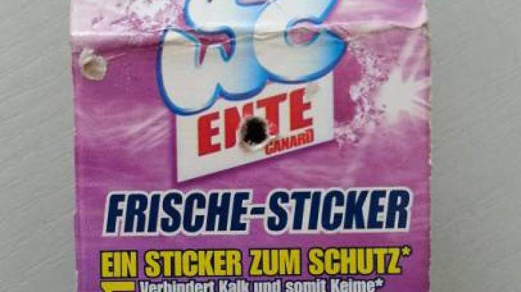 Sichergestellt: In WC-Dufterfrischern hat der Täter seine Mini-Kameras versteckt. 
