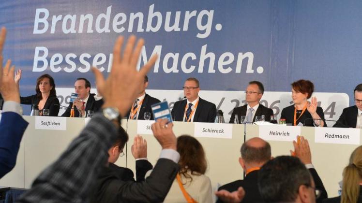 Die Delegierten des CDU Landesparteitages bei der Abstimmung über die Tagesordnung. 