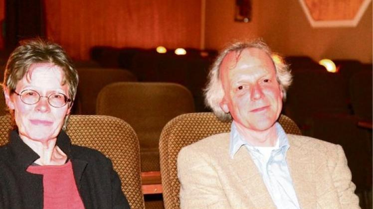 Die Kulturbund-Vorstandsmitglieder Erika Hofmann und Matthias Schiffer befürchten, dass sie bei Aufführungen bald allein im Binchen-Kino sitzen.  Foto: Käfer