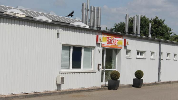 Das Firmenschild prangt noch am einstigen Produktionsstandort im Sternberger Gewerbegebiet Rachower Moor. Fotos:  Roland Güttler 