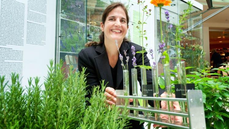 Interessante Pflanzenwelt: Dr. Nadja Biedinger hat eine Kräuter- und Gewürzausstellung konzipiert.  