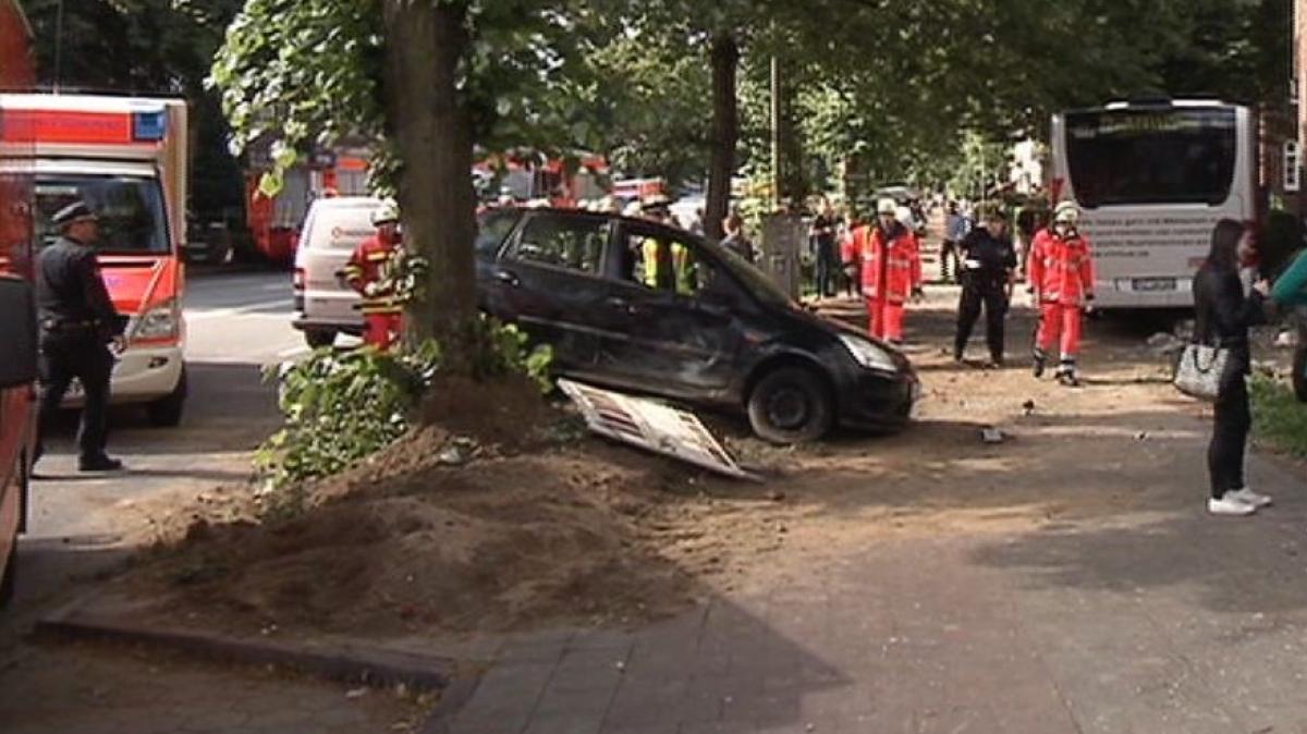 HVVLinienbus landet in vier Verletzte SHZ
