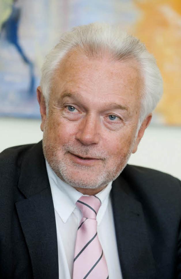 Wolfgang Kubicki (62) ist seit 1996 Vorsitzender der FDP-Fraktion im Kieler Landtag. Auf einem Sonderparteitag am 7. Dezember 2013 wurde er mit 89,9 Prozent der Stimmen zu einem der drei Stellvertreter von Parteichef Christian Lindner gewählt. 