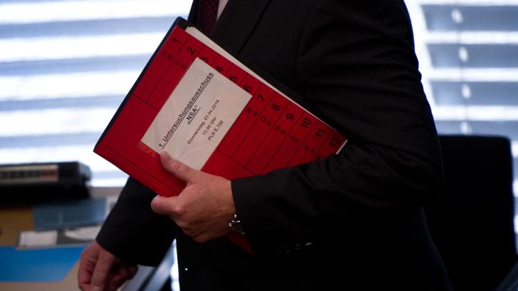 BND-Mann soll NSA-Ausschuss bespitzelt haben BND-Mann soll NSA-Ausschuss bespitzelt haben