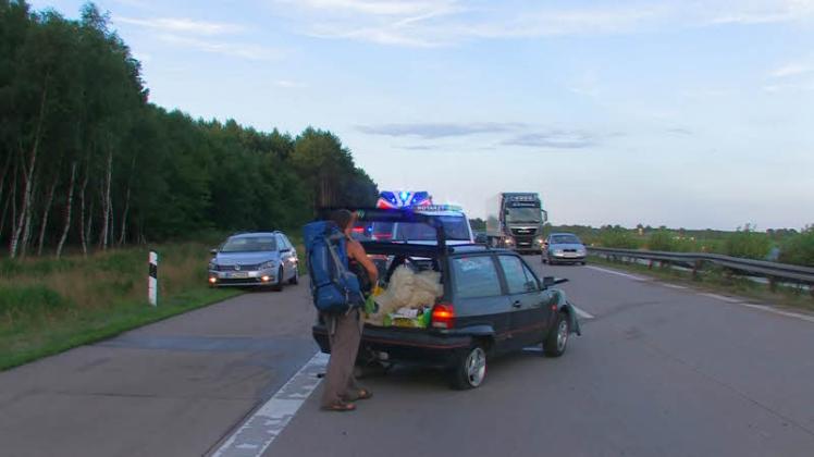 Eine Autofahrerin aus Hamburg verlor auf der Autobahn 24 in der Nähe der Abfahrt Wöbbelin die Kontrolle über ihr Fahrzeug und prallte in die Leitplanke.  