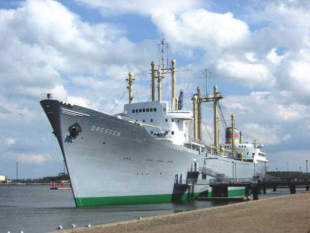 Das Traditionsschiff im IGA-Park ist als möglicher alternativer Standort der Societät Rostock maritim im Gespräch.