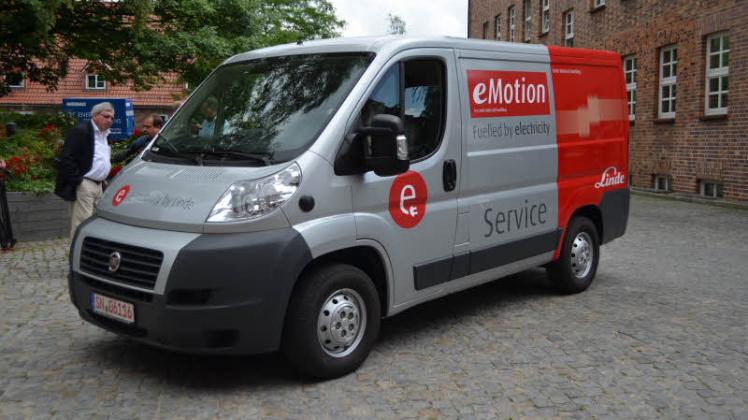 Der Öko-Van ist ein  Projekt der Wemag-Tochter Karabag und des Stapler-Herstellers Linde.  