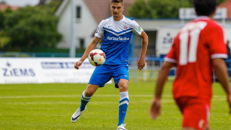 Innenverteidiger Jovan Vidovic trainiert  derzeit zur Probe beim FC Hansa mit. 