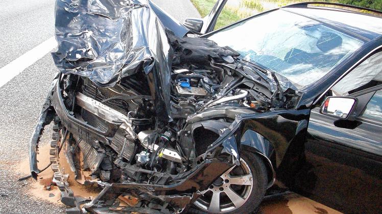 Beschädigter Mercedes nach Unfall bei Wittenburg