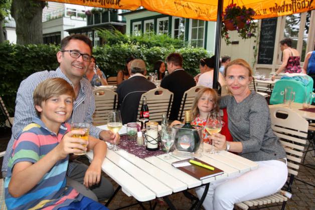 Erinnerungen an den Urlaub im zurückliegenden Jahr in Warnemünde: Michael Schuh, seine Frau Sandra und die Kinder Kilian und Carla genießen den Sommer in vollen Zügen. Erinnerungen an den Urlaub im zurückliegenden Jahr in Warnemünde: Michael Schuh, seine Frau Sandra und die Kinder Kilian und Carla genießen den Sommer in vollen Zügen.