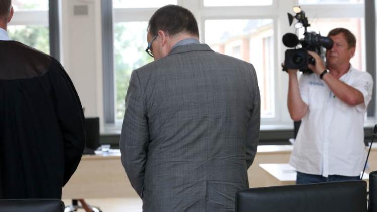 Der angeklagte Rostocker Neurochirurg im Landgericht Rostock  