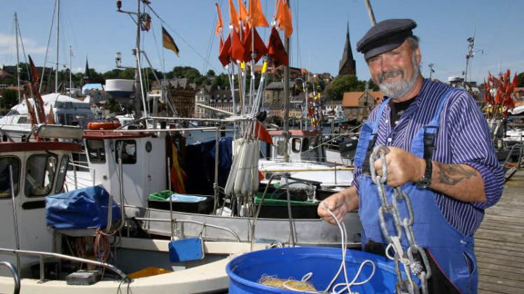 Kam durch ein Verbot des Vaters erst vor 35 Jahren zur Fischerei: Vereinsvorsitzender Horst Hansen.  