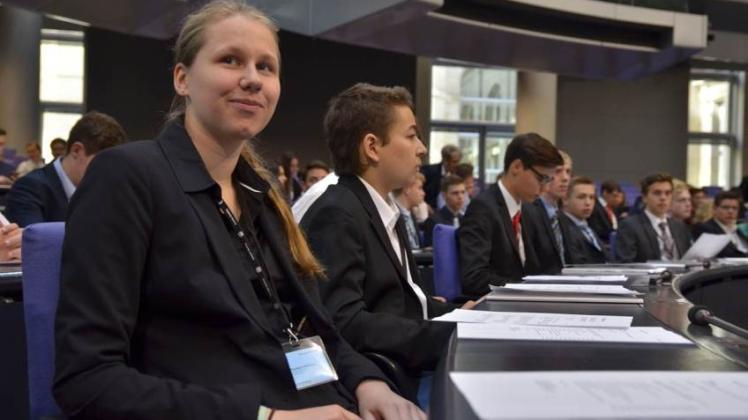 Saß als „Hanna Grünwald“ im Bundestag: Yella Nicklas. 