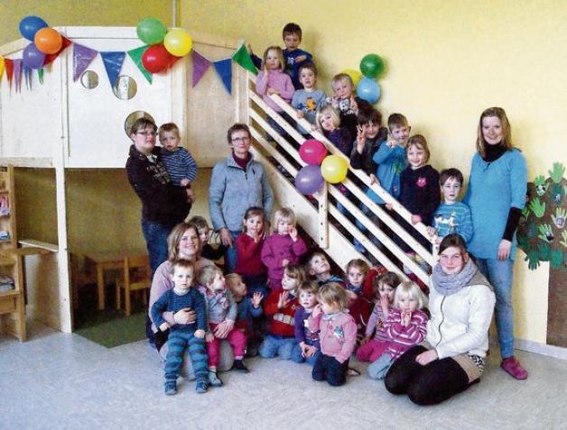 Gute Auslastung: Der kommunale  Kindergarten in Brekendorf mit der  neuen  Leiterin Claudia  Meiners (l.) verzeichnet  einen regen Zuspruch. Foto: ij