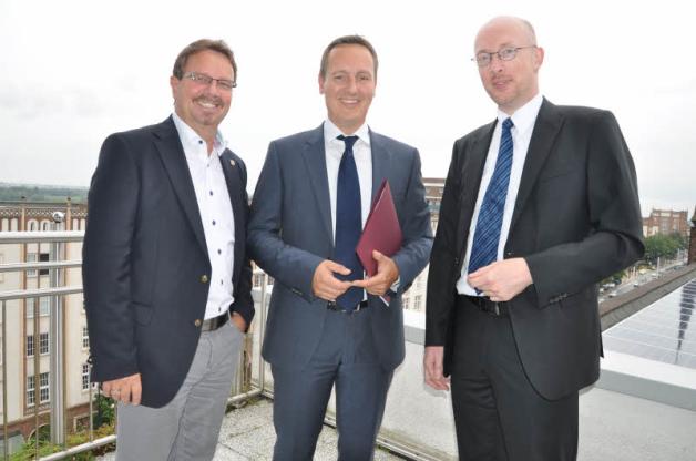 Finanzielle Unterstützung für das Projekt der Wiro bekommt Geschäftsführer Christian Urban (l.) von Minister Christian Pegel. Finanzielle Unterstützung für das Projekt der Wiro bekommt Geschäftsführer Christian Urban (l.) von Minister Christian Pegel.