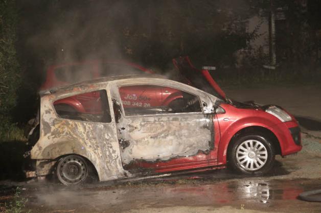 Selbes Gelände, Nacht zu Sonnabend: Dienstwagen Citroen in Flammen