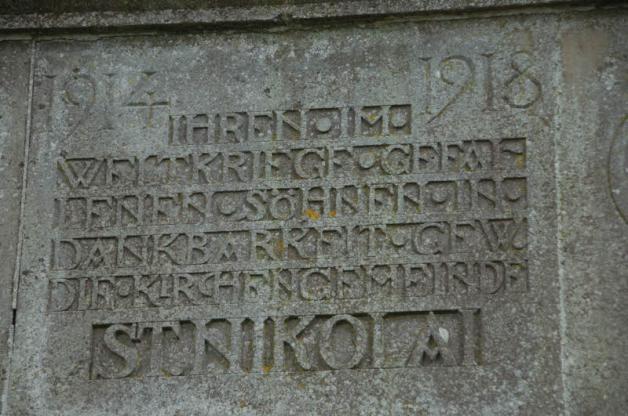 Ihren im Weltkriege gefallenen Söhnen widmet die Kirchengemeinde St. Nicolai den Gedenkstein. Ihren im Weltkriege gefallenen Söhnen widmet die Kirchengemeinde St. Nicolai den Gedenkstein.