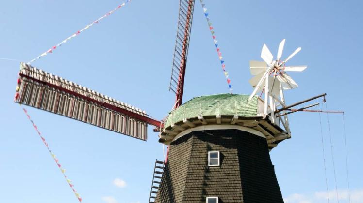 Inzwischen 125 Jahre alt und noch immer in Funktion ist die Stover Mühle am Salzhaff . Dieses Jubiläum wird am Wochenende gefeiert. Inzwischen 125 Jahre alt und noch immer in Funktion ist die Stover Mühle am Salzhaff . Dieses Jubiläum wird am Wochenende gefeiert.
