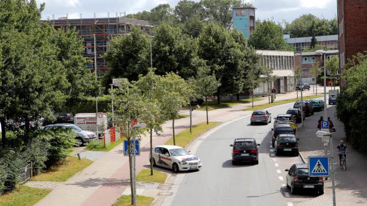 Große Pläne: Die östliche Seite der Bahnhofstraße (links) soll mehrstöckig bis an den Gehweg heran mit Wohnhäusern bebaut werden. 