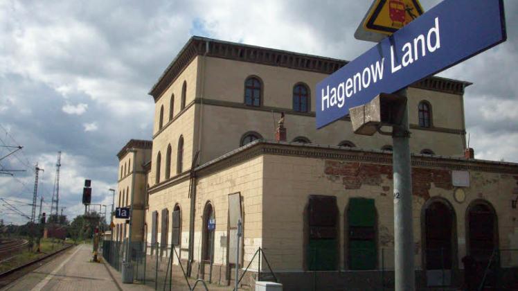 Das Bahnhofsgebäude ist seit Jahren verwaist.   Fotos: Sven Moritz 