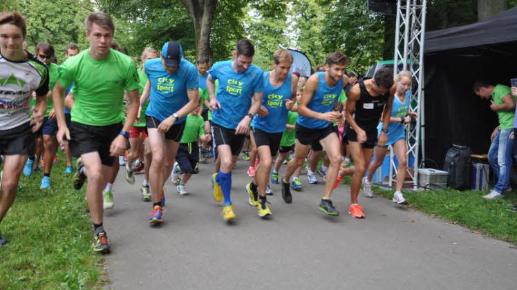 Startschuss: 680 Athleten laufen 2,5 Kilometer für den guten Zweck. 