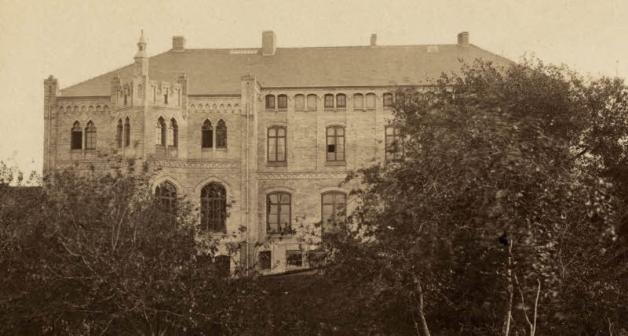 Vermutlich ist diese Mencke-Fotografie der Gutshauses  um 1885 (kurz nach Fertigstellung) entstanden.