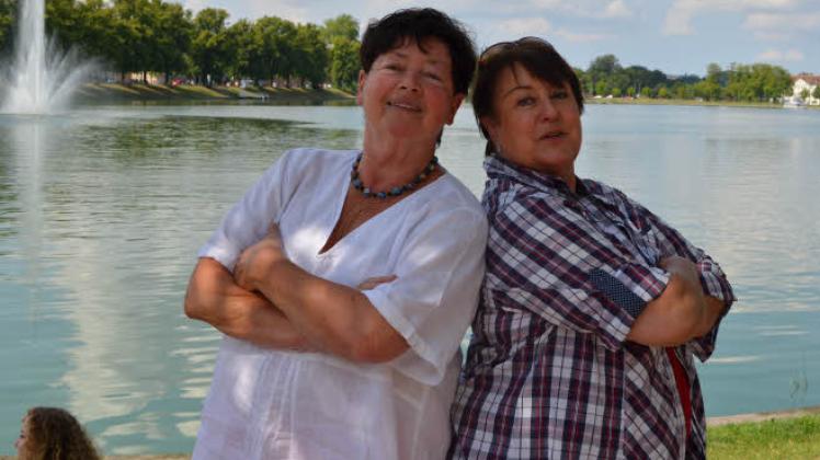 Engagieren sich im Club der „besten Schwestern“: Elfi Koujou-Reimann (l.) und Erika Ewald. Die Organisation berufstätiger Frauen hat weltweit mehr als 81  000 Mitglieder, in Schwerin sind es 23.  