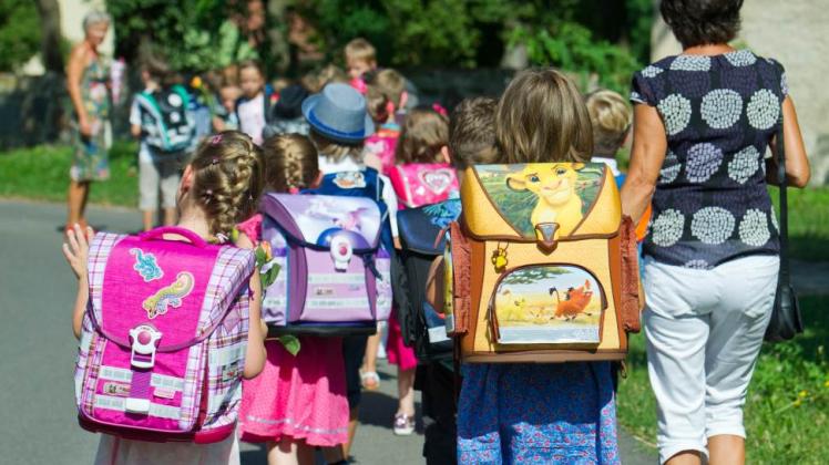 Mit Schulranzen und Schultüte: Am Samstag strömen viele Mädchen und Jungen zum ersten Mal in die Schule. 