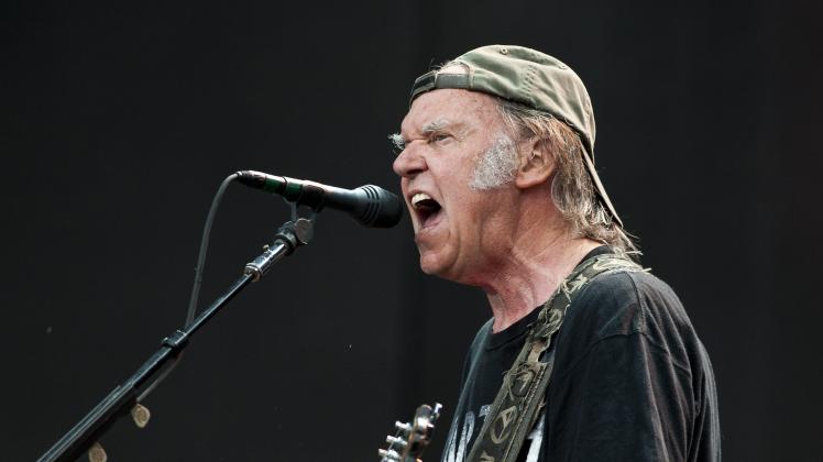 Neil Young 2014 on Tour: Mit geballter Kraft besang er Liebe und Krieg. Nun scheint seine Ehe am Ende.