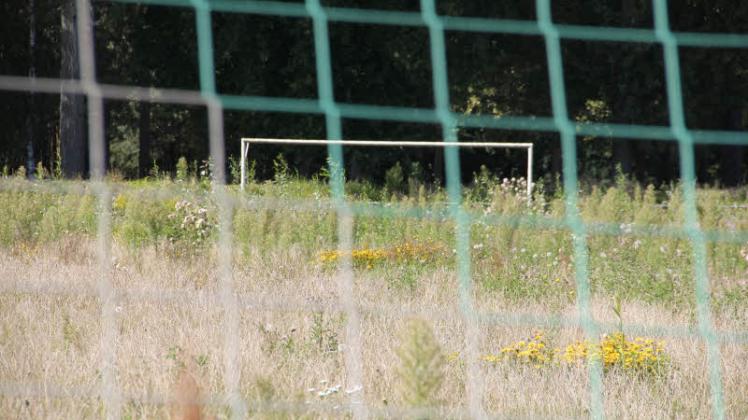 Der Sportplatz in Breese – eigentlich sollten am Montag die Arbeiten zur Wiederherstellung beginnen.  