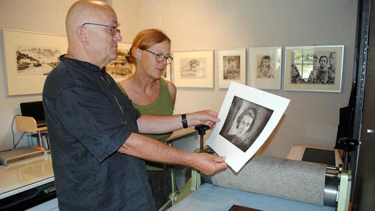Ernst und Katrin Lau haben sich beide ein Atelier in der Alten Molkerei in Baumgarten geschaffen.  