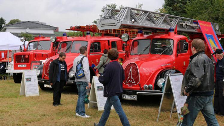 Viel Interesse hatten  die Besucher der 125-Jahr-Feier der Gadelander Feuerwehr auch an historischen Löschfahrzeugen.    