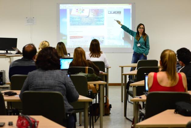 Lehrer Weiterbildung im Umgang mit dem Computer Laptop oder Tablet Sao Jose dos Campos Brasilien