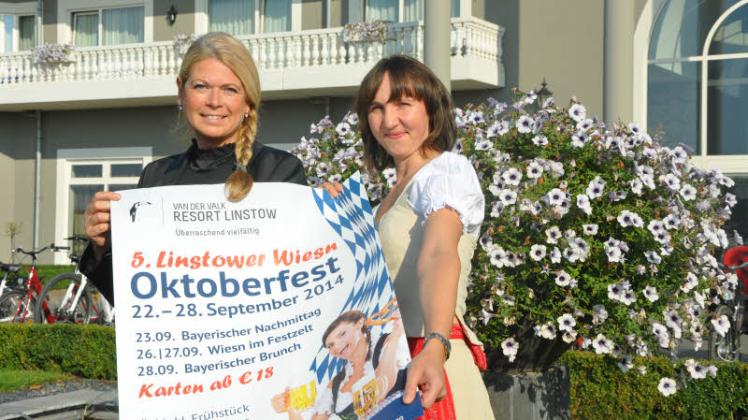Freude auf die 5. Linstower Wiesn: Heike Gebauer  (l.) und Kathleen Ewert vom Resort Linstow  