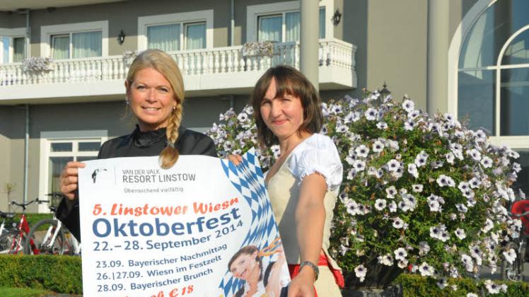Freude auf die 5. Linstower Wiesn: Heike Gebauer  (l.) und Kathleen Ewert vom Resort Linstow   