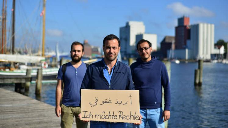 Hier haben sie bislang keine Rechte:  Murhaf Alhussein Alkanaan, Mamoun Tomah und Ali Almeshref (v.li.) sind vor dem Krieg in Syrien nach Deutschland geflohen.  