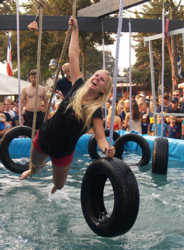 Neuer Standort: Das Becken für das Wasserspiel war in der Lindenstraße aufgebaut. Neuer Standort: Das Becken für das Wasserspiel war in der Lindenstraße aufgebaut.