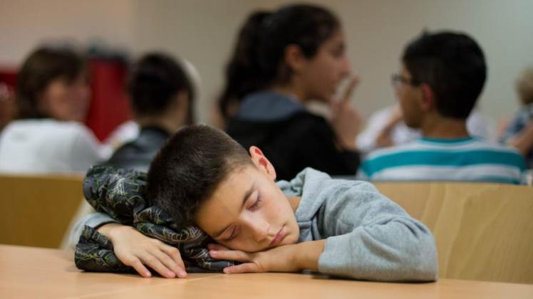 In der Schule schlafen - das geht nur im Notfall.  