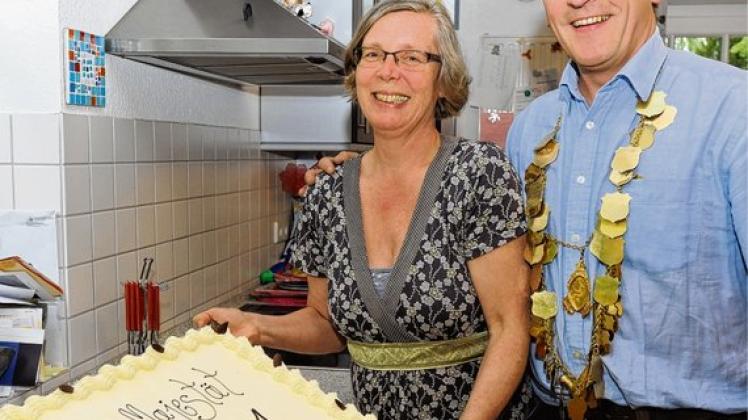 Man siehts, die Torte mundete Elisabeth Jacobsen und Heiner Schulz-Hildebrandt. Foto: Ziehm
