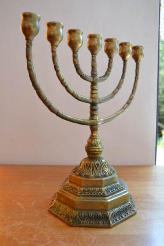 Eines der wichtigsten religiösen Symbole des Judentums: die Menora.