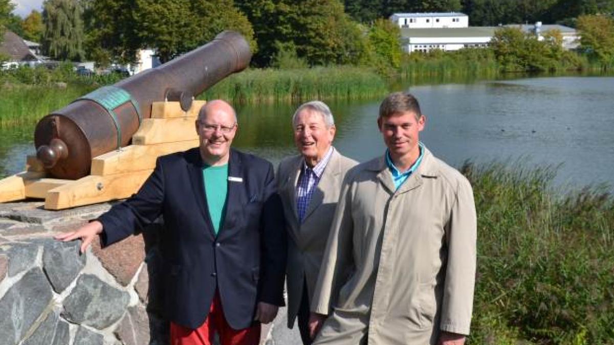 Die Kanone ist zurück am Busdorfer Teich