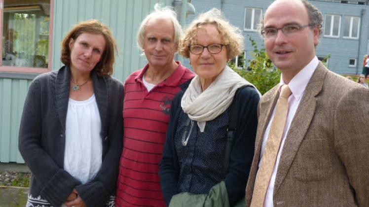 Sie arbeiten als Lehrer und Vertrauenspersonen an der Waldorfschule: Susanne Krusemark (von links), Gründungslehrer Harald Salzmann und Ursula Rhoese sowie  Geschäftsführer Frank Schade.  