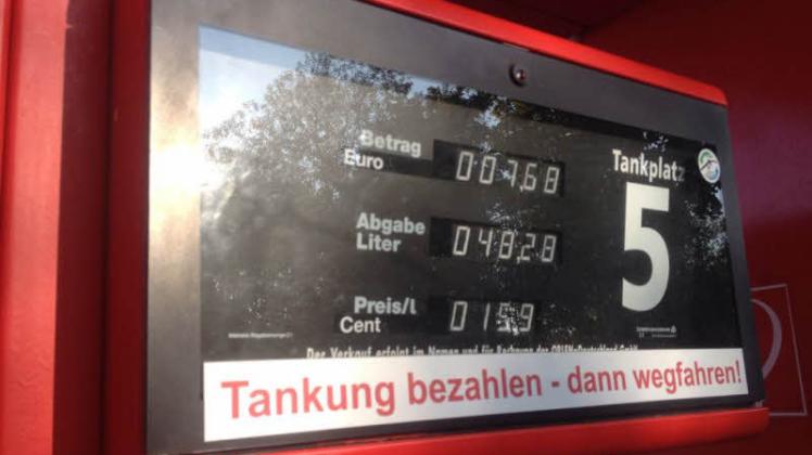 Wer gestern gegen 8.40 Uhr an der Star-Tankstelle abzapfte, zahlte pro Liter Benzin nur 15 Cent.