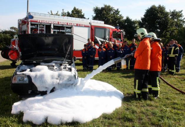 Am morgigen Tag der offenen Tür dürfen sich die Besucher auf viele Vorführungen der rund 90 Feuerwehrmitglieder freuen. Fotos: Michaela Kleinsorge Am morgigen Tag der offenen Tür dürfen sich die Besucher auf viele Vorführungen der rund 90 Feuerwehrmitglieder freuen. Fotos: Michaela Kleinsorge